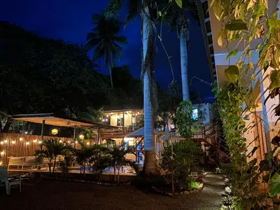 a resort at night with palm trees and lights at Dos Palmas in El Sunzal