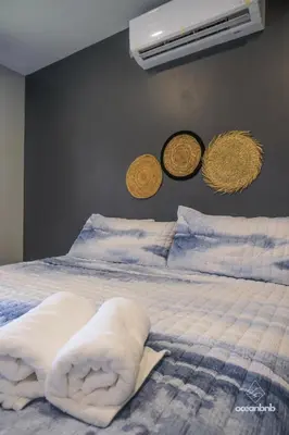 a bedroom with a bed with towels on it at Cala los Mangos in Tamanique