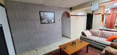 a living room with a couch and a table at KR apartment CENTRO HISTÓRICO, SAN SALVADOR, TRES HABITACIONES 4 CAMAS parking wifi netflix VIX y mas in San Salvador