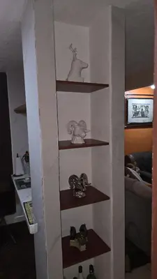 a shelf with figurines on it in a room at KR apartment CENTRO HISTÓRICO, SAN SALVADOR, TRES HABITACIONES 4 CAMAS parking wifi netflix VIX y mas in San Salvador