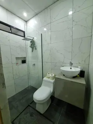 a bathroom with a toilet and a sink and a shower at Casa amplia y comoda in San Salvador