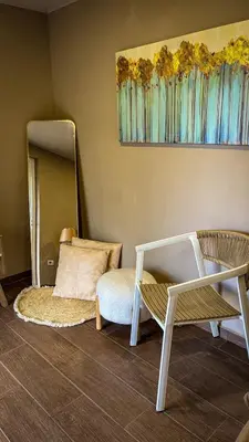 a room with a mirror and a chair and a table at Umbra in Concepción de Ataco