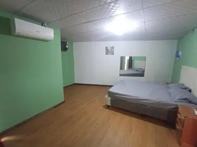 a bedroom with a bed in a room with green walls at Noche de luna in San Salvador