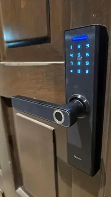 a close up of a doorhandle to a refrigerator at Casa Bri in Antiguo Cuscatlán