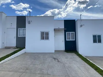 a white building with two doors on the side at Aluna House - Nuevo Sitio del Niño in San Juan Opico