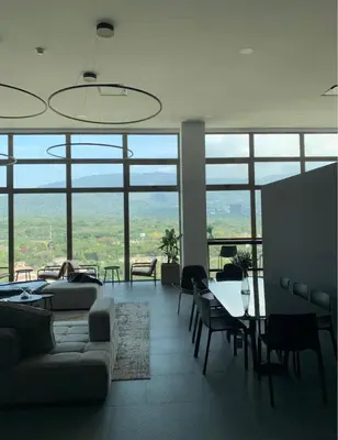 a living room with a couch and a table and chairs at Torre Puerta el Alma-Luxury Stay-Frente Mall Multiplaza in Ceiba de Guadalupe