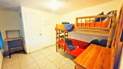 a room with two bunk beds in a room at Casa Libre Guest House in Conchagua