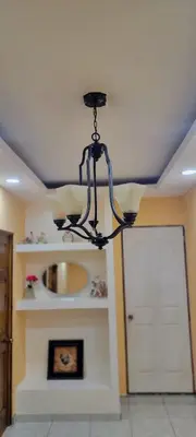 a chandelier hanging from a ceiling in a room at Kinta Mae Foster in San Pedro Masahuat
