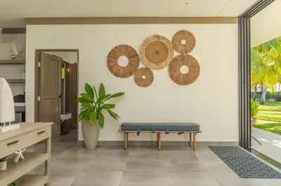 a bathroom with a bench and plates on the wall at Marcinco in Sonsonate