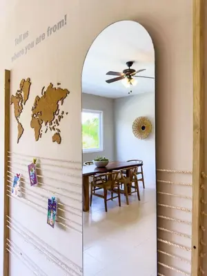 a hallway with a wall mural of a world map at Boa Mare in Nanastepeque