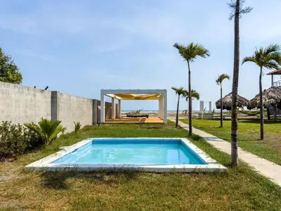 a swimming pool in the yard of a house at Boa Mare in Nanastepeque