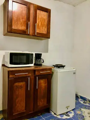a kitchen with a microwave and a refrigerator at Hostal Los planes de Renderos