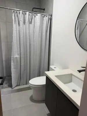a white bathroom with a toilet and a sink at Apartamento en la mejor zona - San Benito ARTHAUS in San Salvador