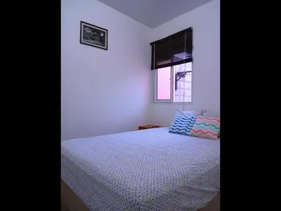 a bedroom with a bed and a window at Casa de Milo in Ahuachapán