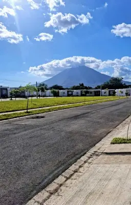 an empty road with a mountain in the background at Nueva San Miguel - Casa Chaparrastique in San Miguel