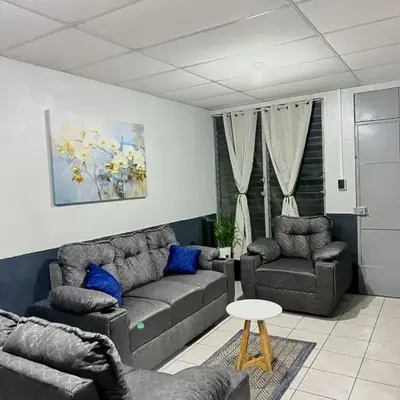 Casa Armon - Frente a Estadio Cuscatlán