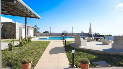 a backyard with a swimming pool and a patio at New, Peaceful Bonavista Home! in Zaragoza