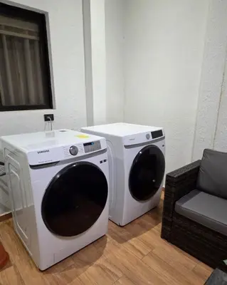 a washing machine and a dryer in a room at Casa Luna Villa Verde State in Santa Ana