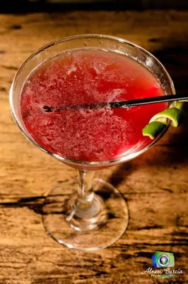 a drink in a glass on a wooden table at Hotel & Restaurant Fleur de Lis in Concepción de Ataco