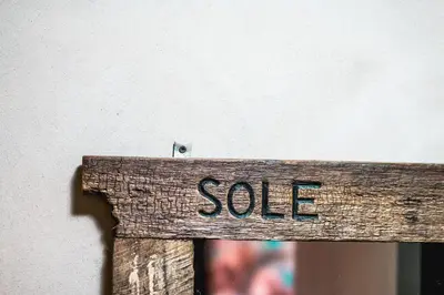 a wooden sign with the word sale written on it at Hostal Sole in Santa Ana