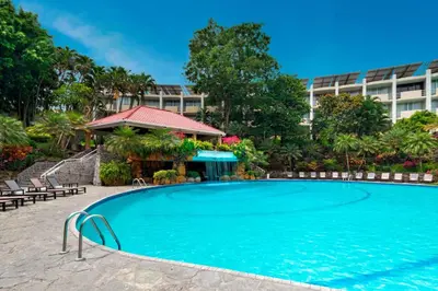 a swimming pool in front of a hotel at Sheraton Presidente San Salvador in San Salvador