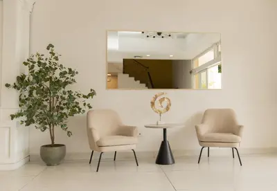 two chairs and a table in a room with a mirror at Hotel Mirador Plaza in San Salvador