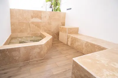 a bathroom with a tub and a wooden floor at Hotel Los Farallones in La Libertad