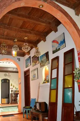 a living room with an archway in a house at Hotel Villa Florencia Centro Histórico in San Salvador