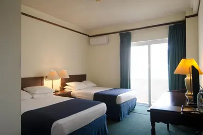 a hotel room with two beds and a window at Hotel Berlin in San Salvador