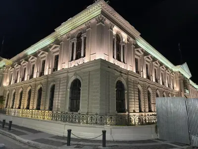 a large building with lights on it at night at Zona Rosa San Benito 1 cuartito in San Salvador