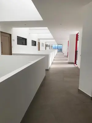 an empty hallway of an office building with white walls at APARTAMENTO CON LA MEJOR VISTA DE SAN SALVADOR in San Salvador