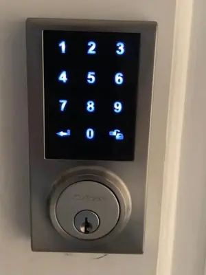 a close up of a remote control on a wall at Beautiful apartment, Terrace with incredible view, 3 bdr, Escalon, Exclusive, Secure in San Salvador