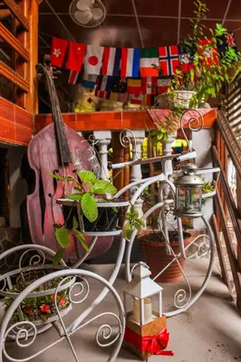 a room with a guitar and plants and flags at Hostal Raíces de mi Pueblo in Suchitoto