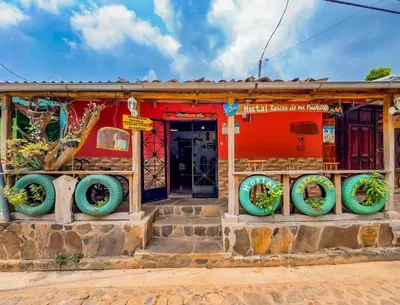 a building with plants on the front of it at Hostal Raíces de mi Pueblo in Suchitoto