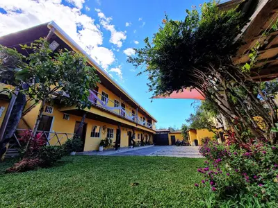 an outside view of a building with a courtyard at Hostal Juarez Ataco in Concepción de Ataco