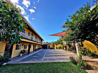 an empty street in front of a building at Hostal Juarez Ataco in Concepción de Ataco