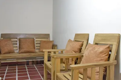 a group of chairs sitting in a room at Casa Central completa in Santa Ana