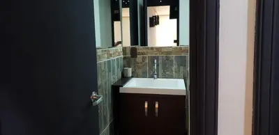 a bathroom with a sink and a mirror at Green life in San Salvador