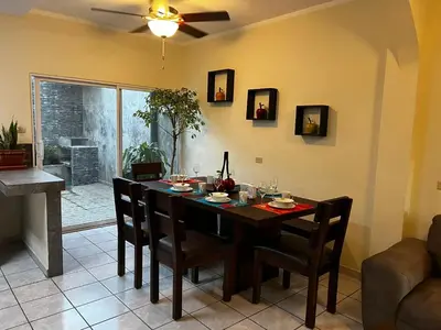 a dining room with a table with chairs and a ceiling fan at A 5 minutos de las Ruinas del Tazumal, Chalchuapa Santa Ana El Salvador in Chalchuapa