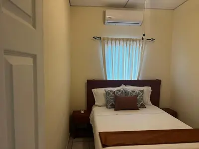 a small bedroom with a bed and a window at A 5 minutos de las Ruinas del Tazumal, Chalchuapa Santa Ana El Salvador in Chalchuapa