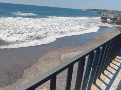 a view of the beach from a balcony at Playa El Obispo B La Marea building La Libertad in La Libertad