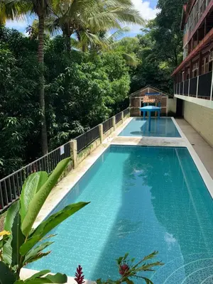 a large blue swimming pool on the side of a building at Green Canyon in El Jurón