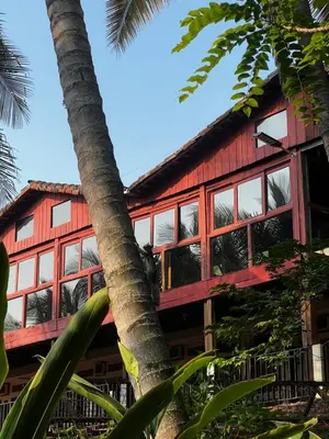 a house with a palm tree in front of it at Green Canyon in El Jurón