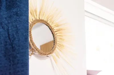 a wreath hanging on a door with a mirror at Habitación Agua - Villa Valle Campo in Nahuizalco