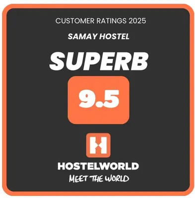 a sign that sayssuperbid next the world with a red button at Samay Hostel in Juayúa