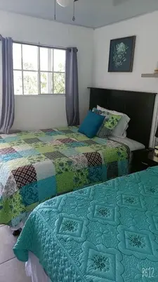 two beds sitting next to each other in a bedroom at Hostal Jasmin in Berlín