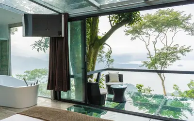 a bathroom with a large window with a view of the ocean at Tres Piedras in San Francisco Chinameca