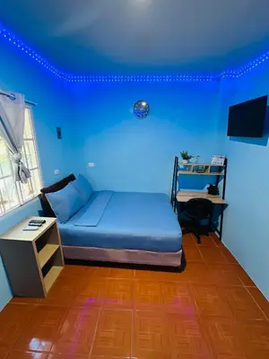 a blue room with a bed and a desk at Hospedaje Mónaco in San Miguel