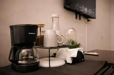 a kitchen counter with a coffee maker and a blender at Habitación Deluxe Aire - Villa Valle Campo in Nahuizalco