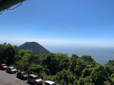 a row of cars parked on a mountain at Bed and breakfast Tía Mema in Santa Ana
